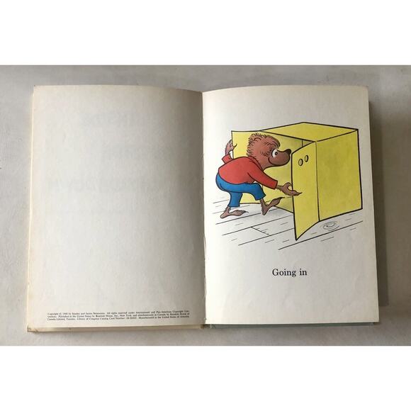 Vintage 1968 The Berenstain Bear HC Beginner Book Inside Outside Upside Down Box - Picture 9 of 15